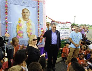 laengste-girlande-sri-chinmoy.jpg